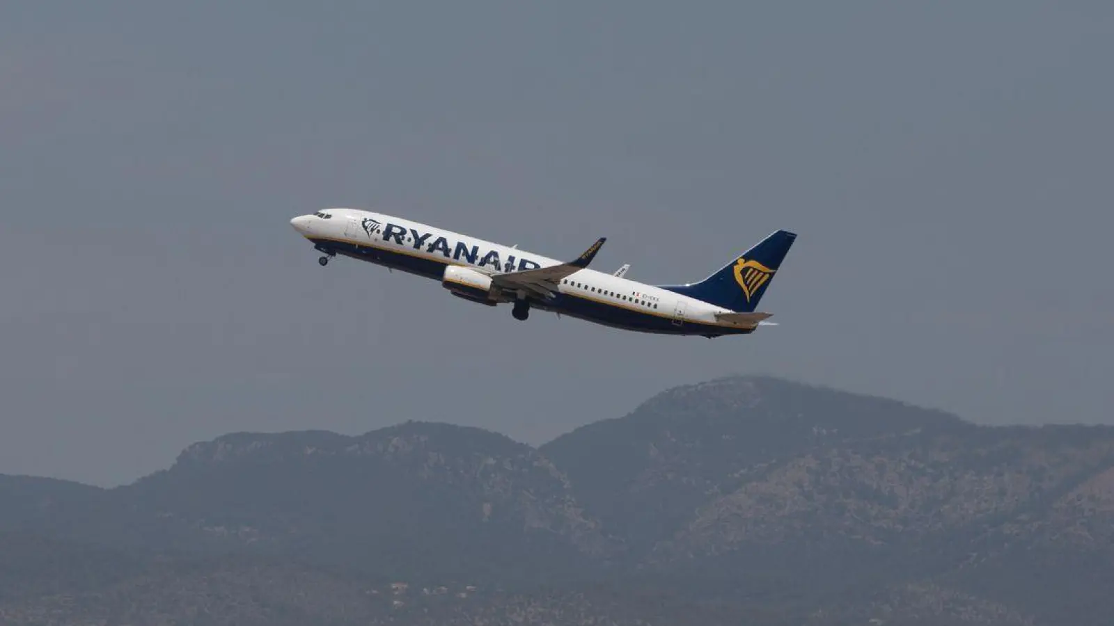 Mehrere Flüge wurden umgeleitet. (Symbolbild) (Foto: Clara Margais/dpa)