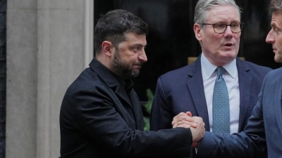 Selenskyj bleibt nach einem Gespräch in London bei seinen roten Linien.  (Foto: Kin Cheung/AP/dpa)