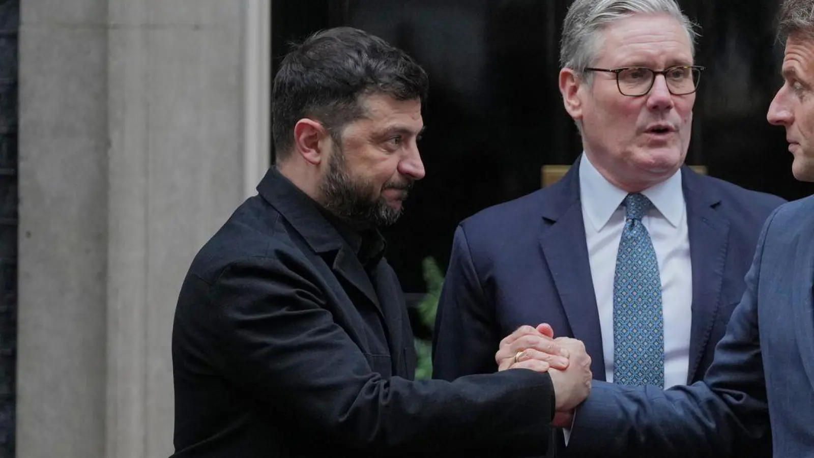 Selenskyj bleibt nach einem Gespräch in London bei seinen roten Linien.  (Foto: Kin Cheung/AP/dpa)