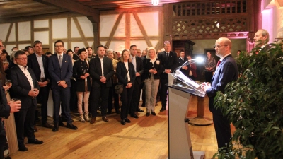 Oberbürgermeister Dr. Markus Naser begrüßte einen vollen Saal – mehr als 180 Gäste waren der Einladung der Stadt gefolgt. (Foto: Clarissa Kleinschrot)