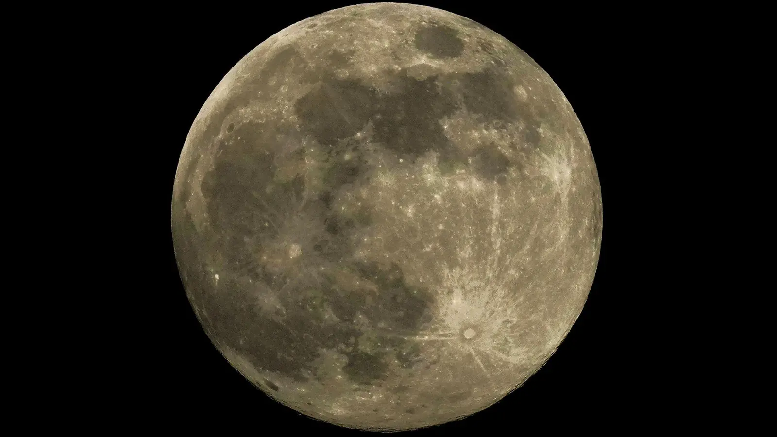 Das Phänomen Supermond begeistert immer wieder zahlreiche Menschen. (Archivbild) (Foto: Anupam Nath/AP/dpa)