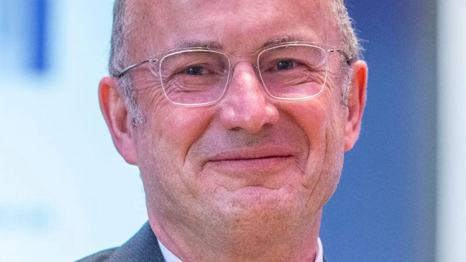 Landesbischof Kopp beantwortet die Frage, ob die Kirche politisch ist. (Archivbild) (Foto: Armin Weigel/dpa)