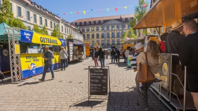 Auf der Reitbahn bieten 22 Foodtrucks bis Sonntag ganz unterschiedliche kulinarische Angebote an (Foto: Evi Lemberger)