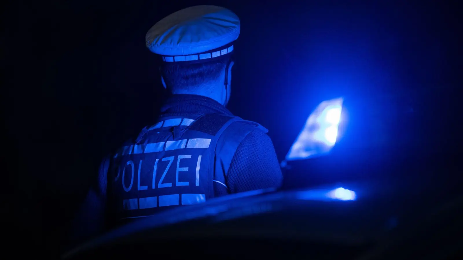 Die Polizei sucht nach dem unbekannten Angreifer. (Symbolbild) (Foto: Marijan Murat/dpa)