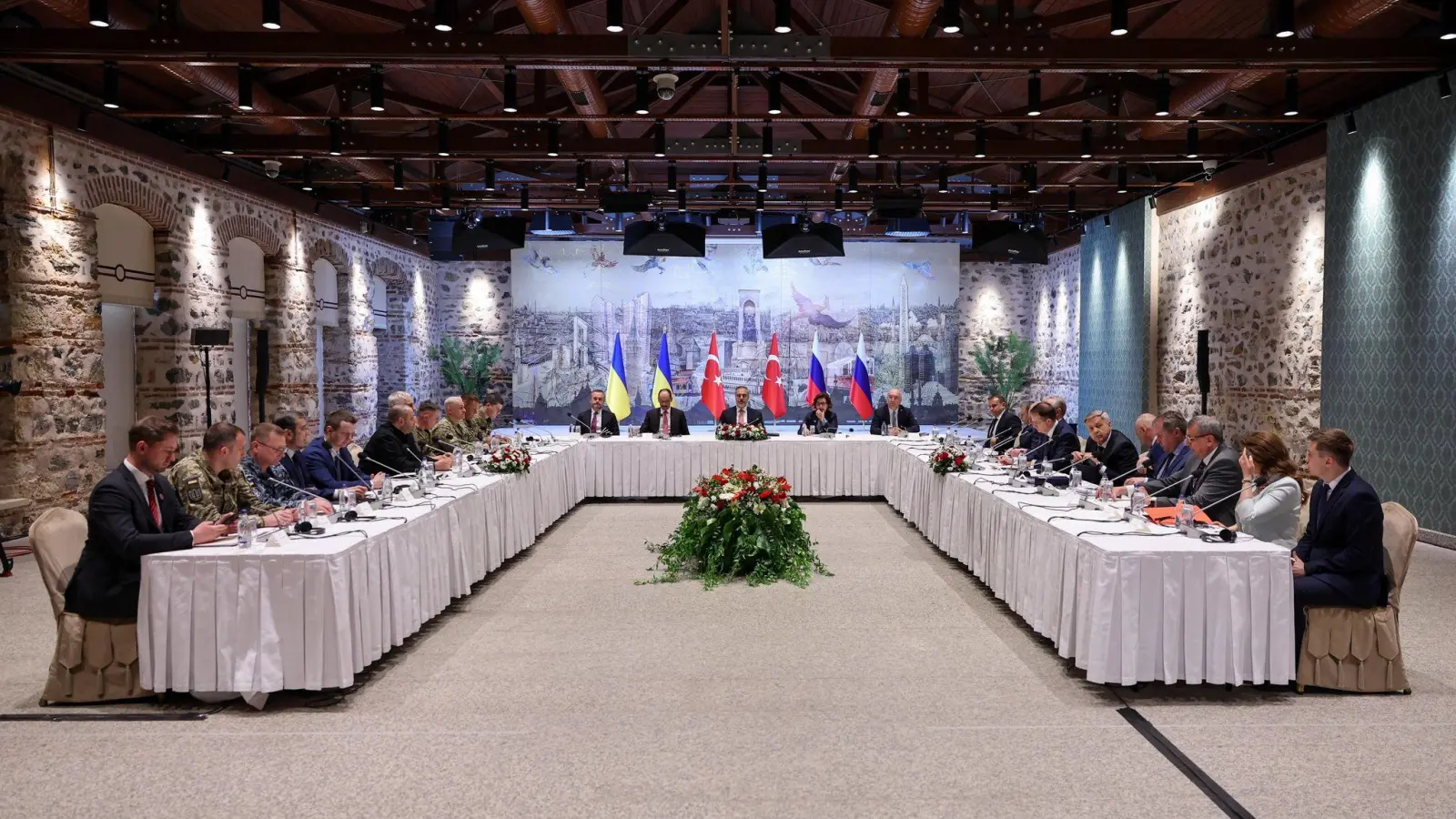 Zum dritten Mal sollen Vertreter der Russlands und der angegriffenen Ukraine in Istanbul zu Gesprächen zusammenkommen. (Archivbild) (Foto: Handout/Türkisches Außenministerium/dpa)