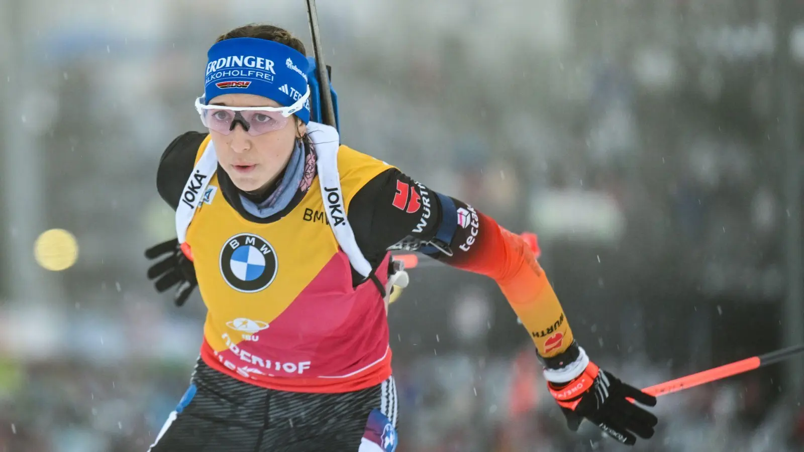 Auch in Ruhpolding tritt Franziska Preuß im Gelben Trikot an. (Foto: Martin Schutt/dpa)