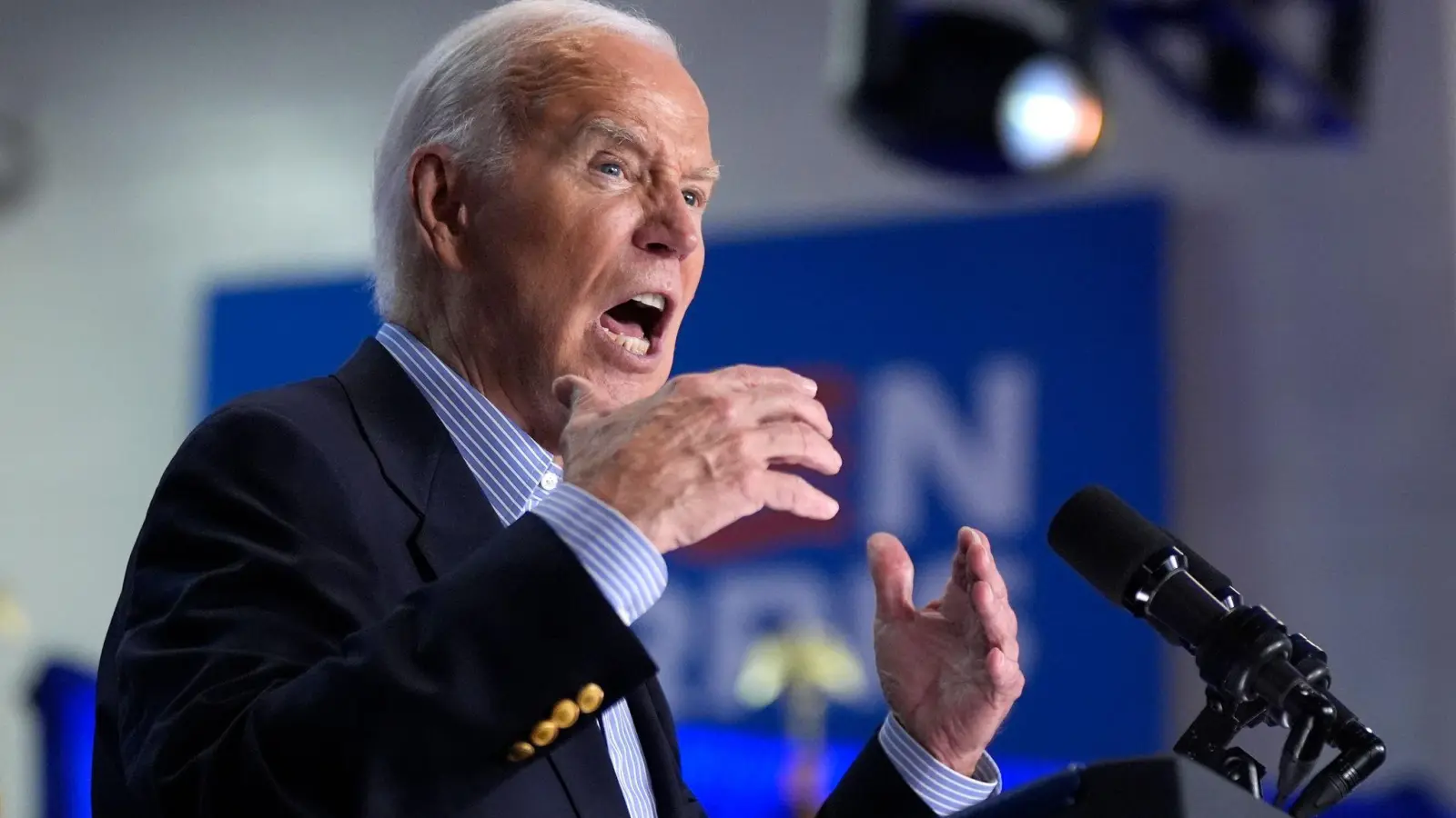 US-Präsident Biden denkt offenbar nicht ans Aufgeben. (Foto: Manuel Balce Ceneta/AP/dpa)