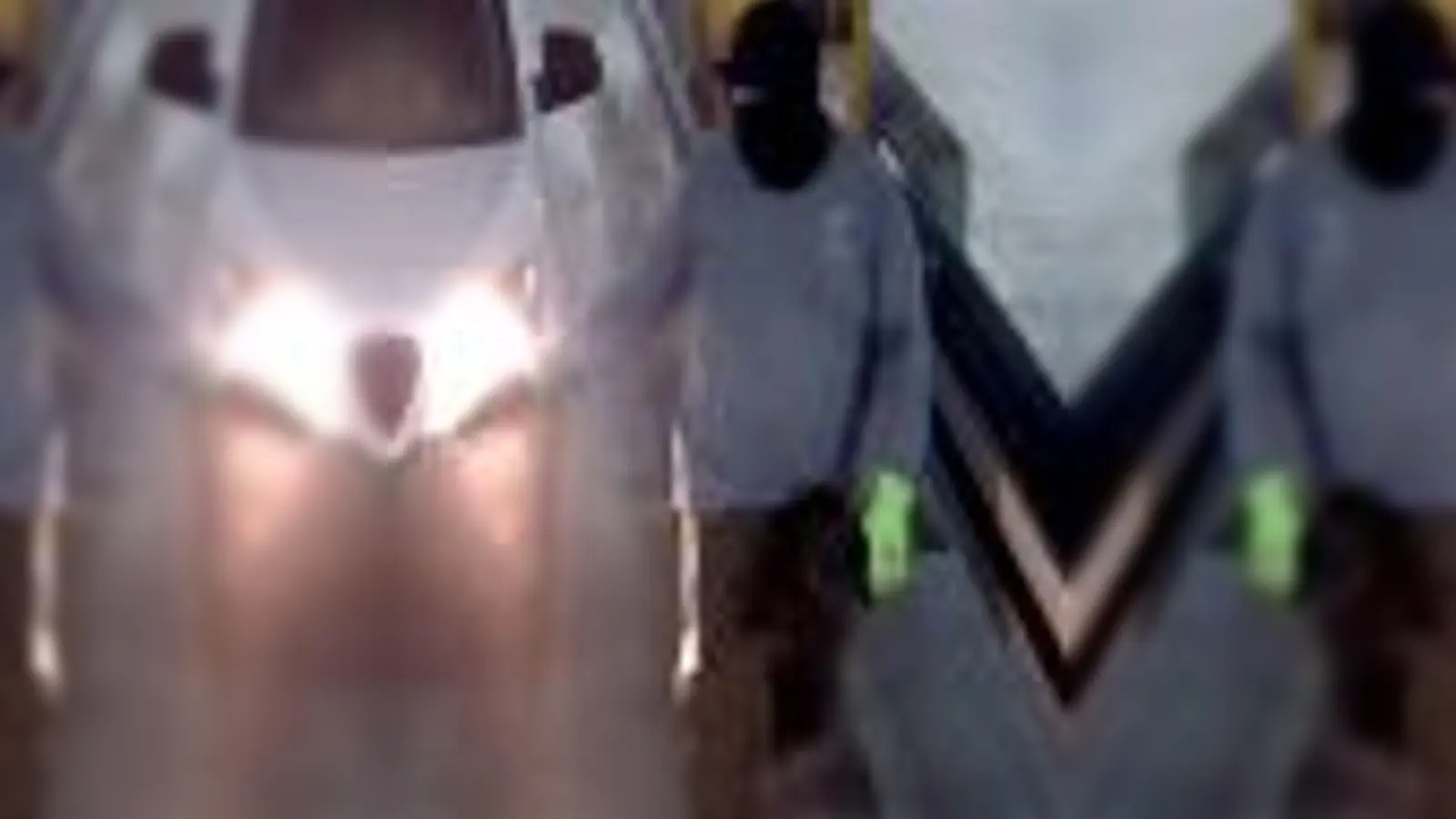 Einer der Maskierten trug grüne Handschuhe. (Foto: -/Polizei NRW/dpa)