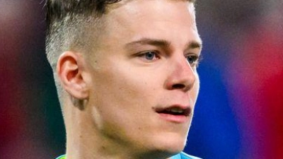 Der Vertrag von Torwart Finn Dahmen beim FCA Augsburg hat sich nach 50 Pflichtspielen automatisch bis 2027 verlängert.  (Foto: Tom Weller/dpa)