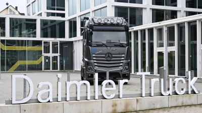 Daimler Truck verzeichnet Gewinneinbruch im vergangenen Jahr. (Archivbild) (Foto: Bernd Weißbrod/dpa)
