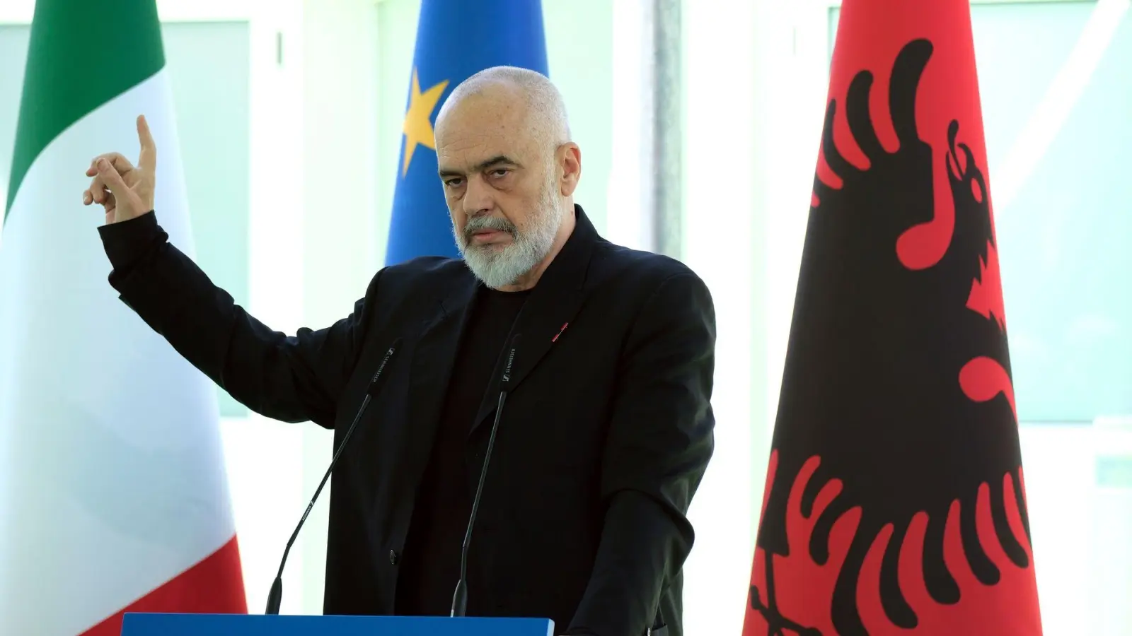 Albaniens Ministerpräsident Edi Rama plant einen Mini-Staat für den muslimischen Bektashi-Orden. (Archivbild) (Foto: Vlasov Sulaj/AP/dpa)