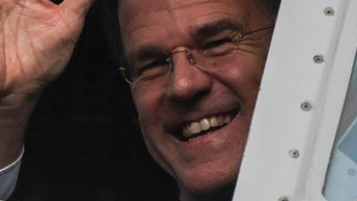 Rutte an Bord: NATO-Chef inspiziert AWACS in Geilenkirchen (Foto: Oliver Berg/dpa)