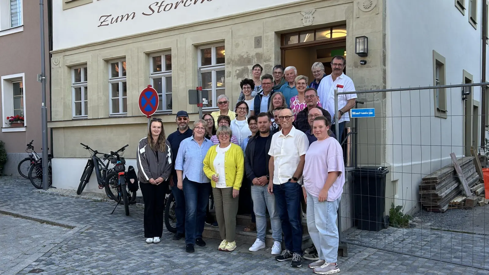Die Gründungsmitglieder des Fördervereins „Zum Storchen“ freuen sich darauf, mit dem Dorfgemeinschaftshaus das kulturelle und gesellschaftliche Leben im Ort mitgegestalten zu können. (Foto: Regina Wiederer)