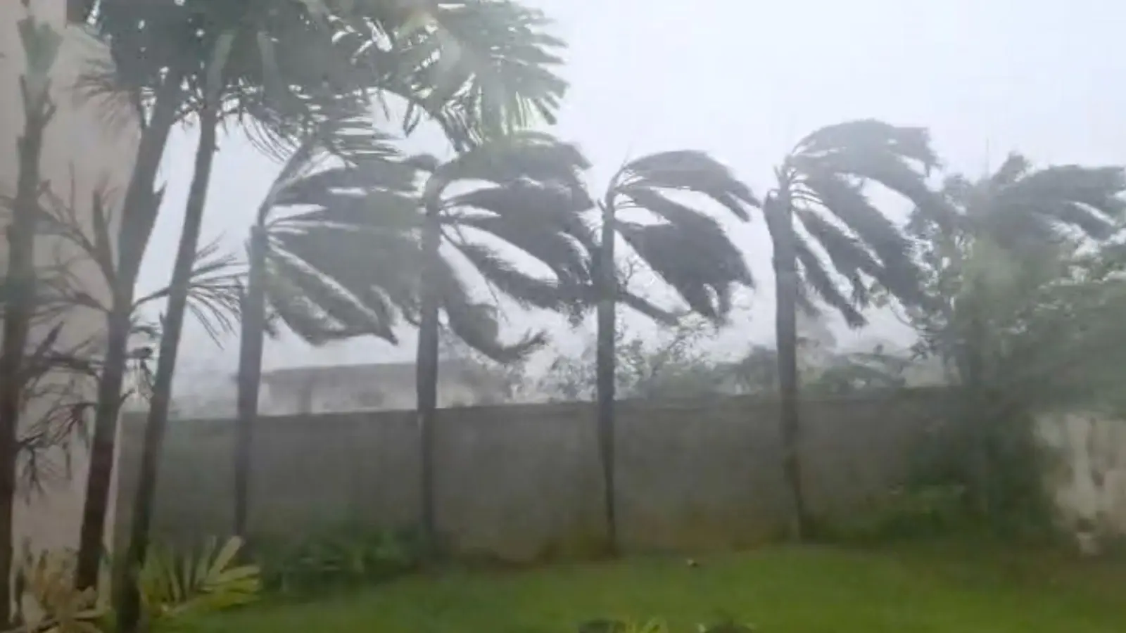 Der Supertaifun bewegte sich nur langsam vorwärts - das machte ihn besonders gefährlich. (Foto: Uncredited/Glen Hunter/AP/dpa)