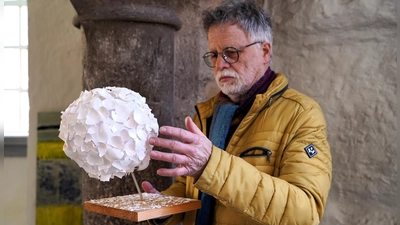 „Hasenmond” heißt die Skulptur von Hans-Gustaf Weltzer – sie ist aus Eierschalen gefertigt. (Foto: Simone Hedler)