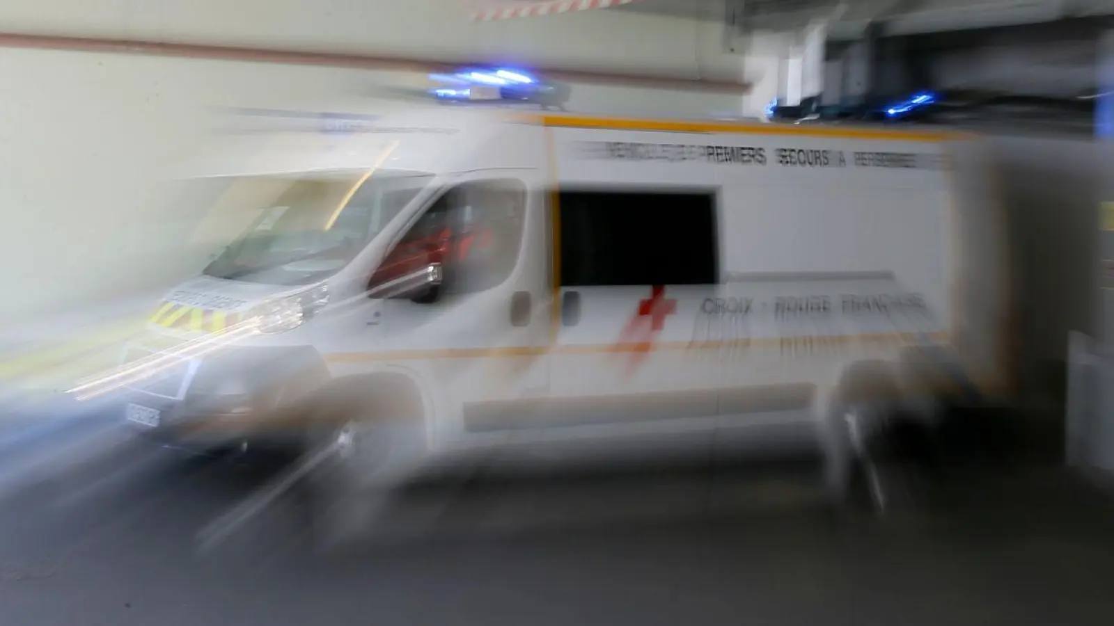 Auch in Frankreich ist ein Mensch im Zusammenhang mit dem Meningitis-Ausbruch in Kent ins Krankenhaus gekommen. (Symbolbild) (Foto: David Vincent/AP/dpa)