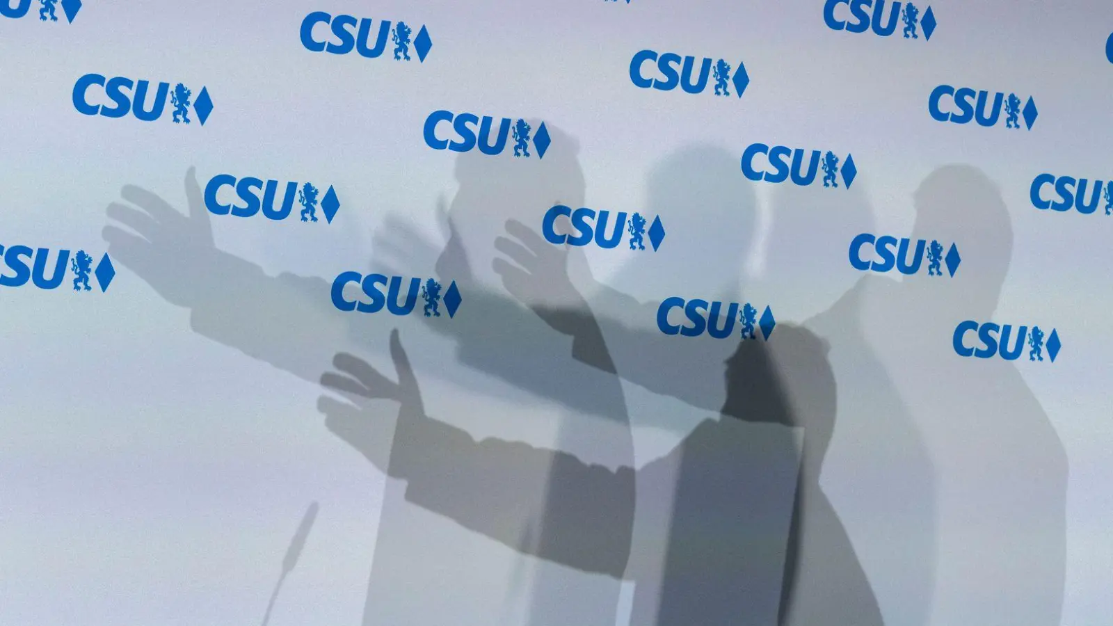 Eine neue Umfrage sieht die CSU in Bayern bei 42 Prozent. (Archivbild) (Foto: Peter Kneffel/dpa)