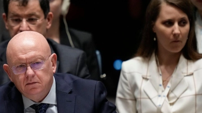 Der russische UN-Botschafter Wassili Nebensja erklärt bei einer Sitzung des Sicherheitsrates der Vereinten Nationen Moskaus Bereitschaft zu einer möglichen Waffenruhe. (Archivbild) (Foto: Seth Wenig/AP)