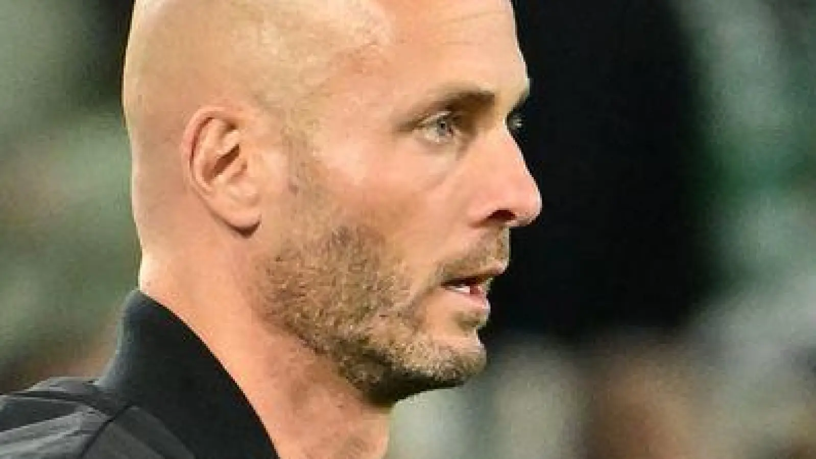 Wolfsburgs Trainer Paul Simonis konnte mit seinem Team erneut nicht daheim gewinnen. (Foto: Swen Pförtner/dpa)