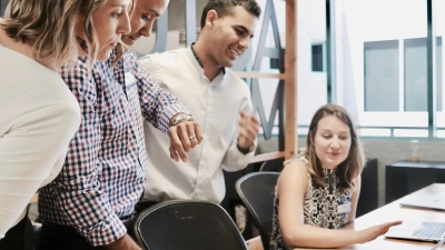 Jede Arbeitswelt hat ihre eigene Kleiderordnung. Ziehen Sie sich entsprechend Ihres Berufes an.  (Foto: Pixabay)