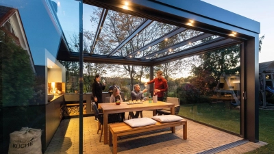 Gut gedämmt wird&#39;s gemütlich: In den Übergangmonaten kann oft auf zusätzliches Heizen im angrenzenden Raum verzichtet werden. (Foto: Solarlux GmbH/BHW Bausparkasse/dpa-tmn)