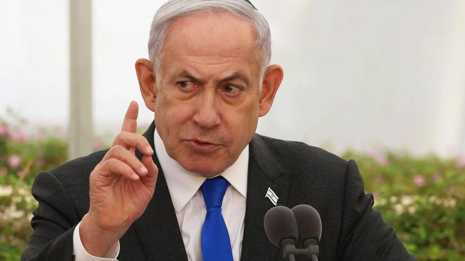 Benjamin Netanjahus Video, in dem er die US-Regierung wegen einer zurückgehaltenen Waffenlieferung harsch angegriffen hatte, sorgt für eine Kluft zwischen den Verbündeten. (Foto: Shaul Golan/Yedioth Ahronoth Newspaper Pool/AP/dpa)