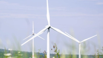 Im Norden Deutschlands wird mehr Ökostrom produziert als verbraucht, im Süden ist es umgekehrt. (Foto: Julian Stratenschulte/dpa)