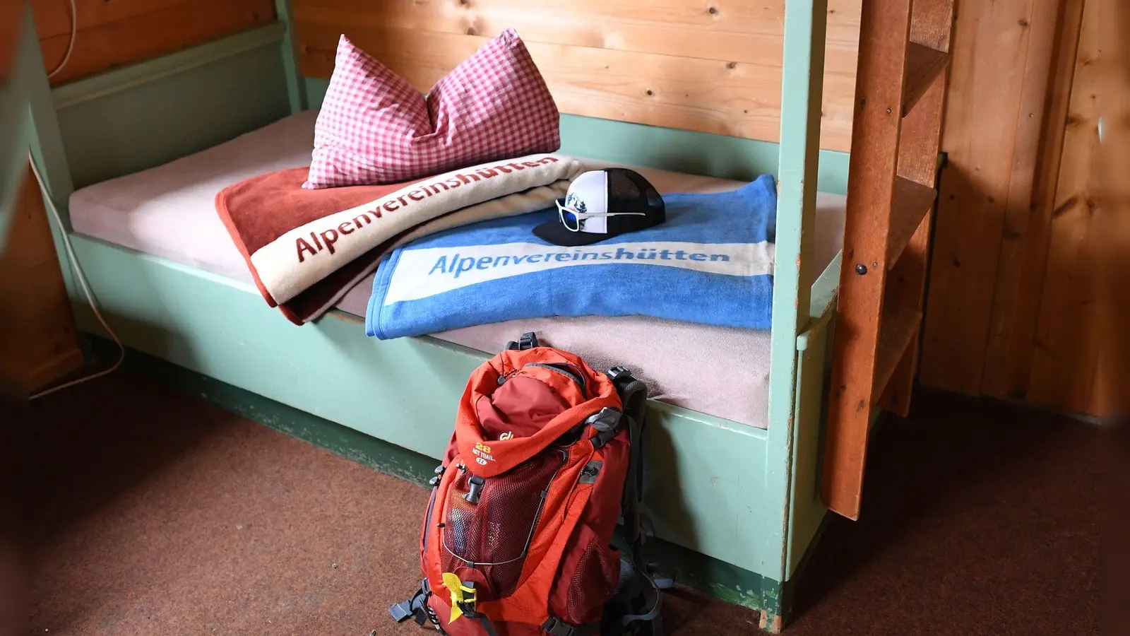 Im Matratzenlager der Berghütten mit wechselnden Gästen können die Wanzen leicht weitergetragen werden. (Archivbild)  (Foto: Angelika Warmuth/dpa)