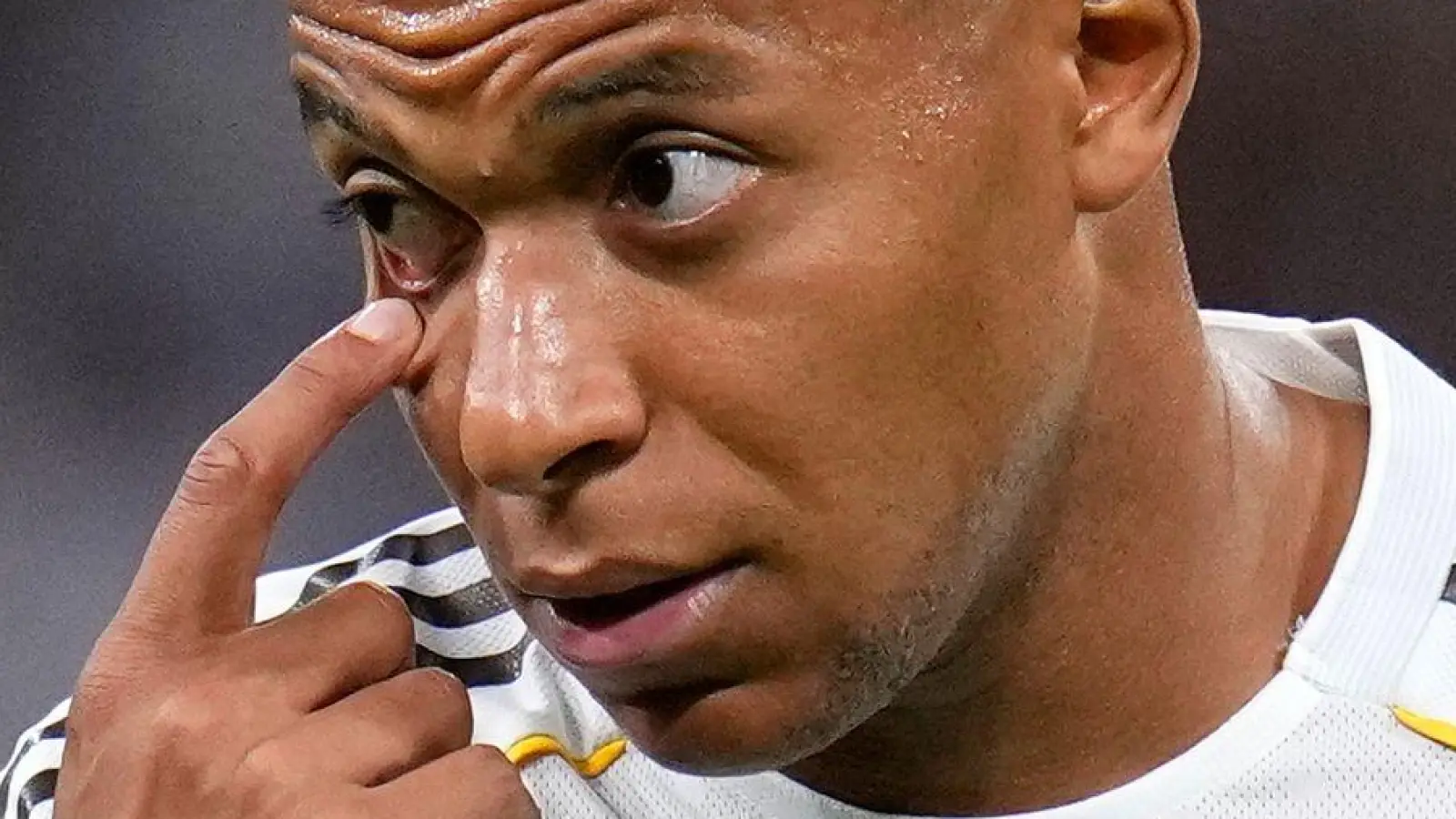 Kylian Mbappé äußert sich kritisch zum Fußballgeschäft.  (Foto: Manu Fernandez/AP/dpa)