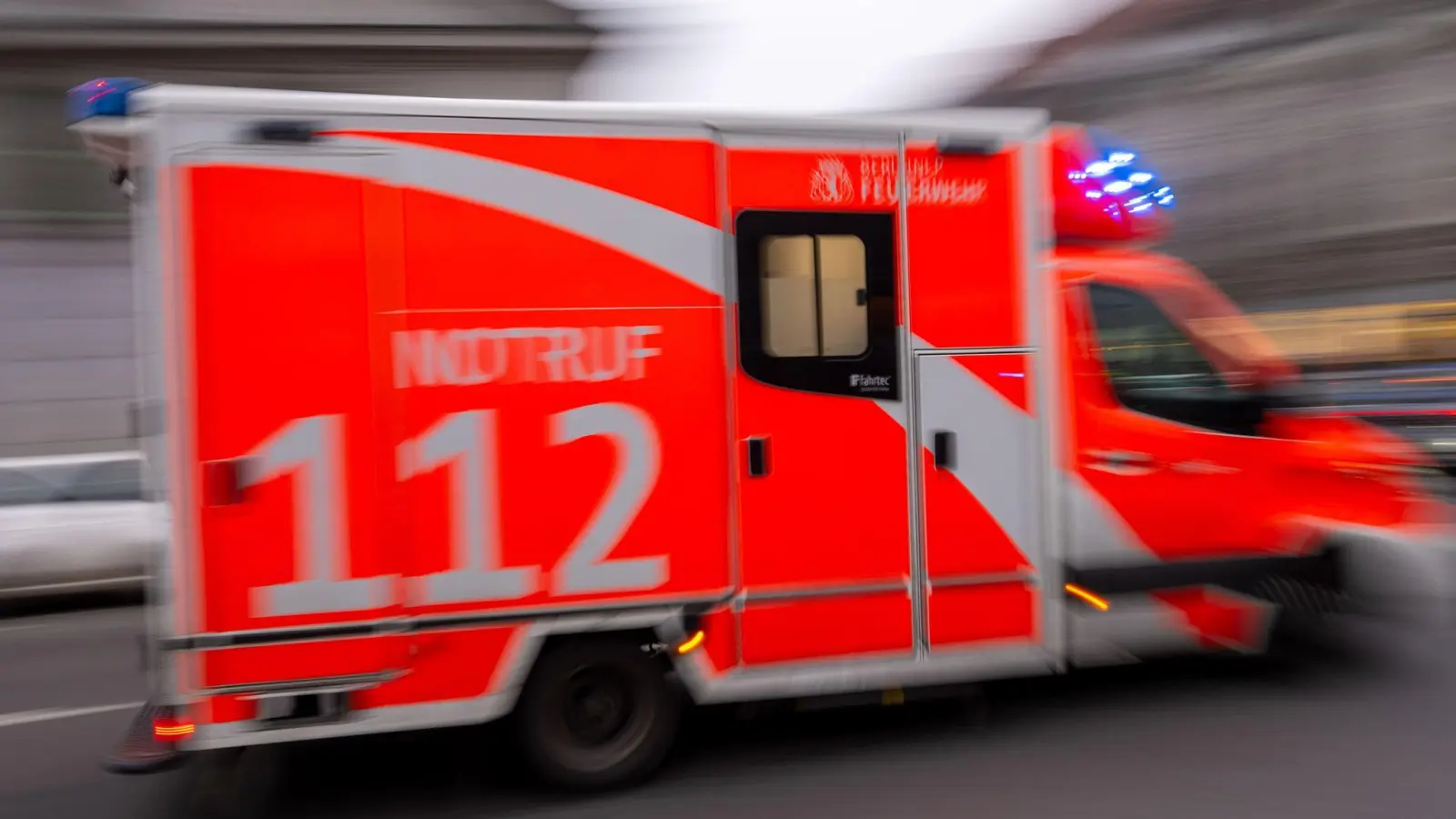 Trotz Reanimationsmaßnahmen starb der 85-jährige Radfahrer. (Foto: Monika Skolimowska/dpa)