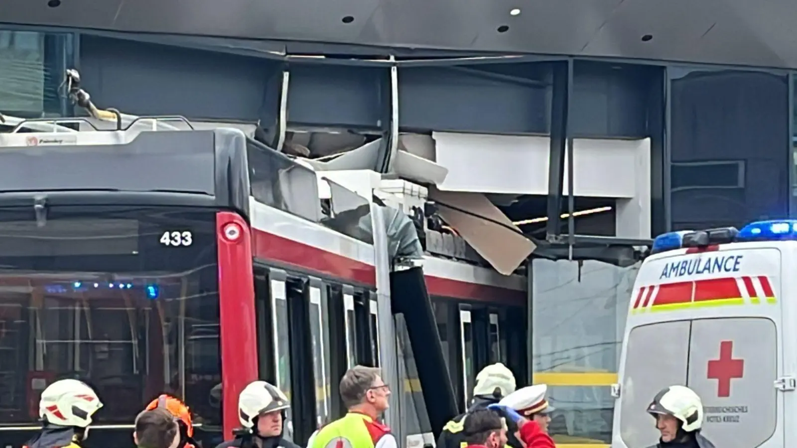 Sieben Menschen wurden teils schwer verletzt.  (Foto: Fmt-Pictures - Mw/APA/dpa)
