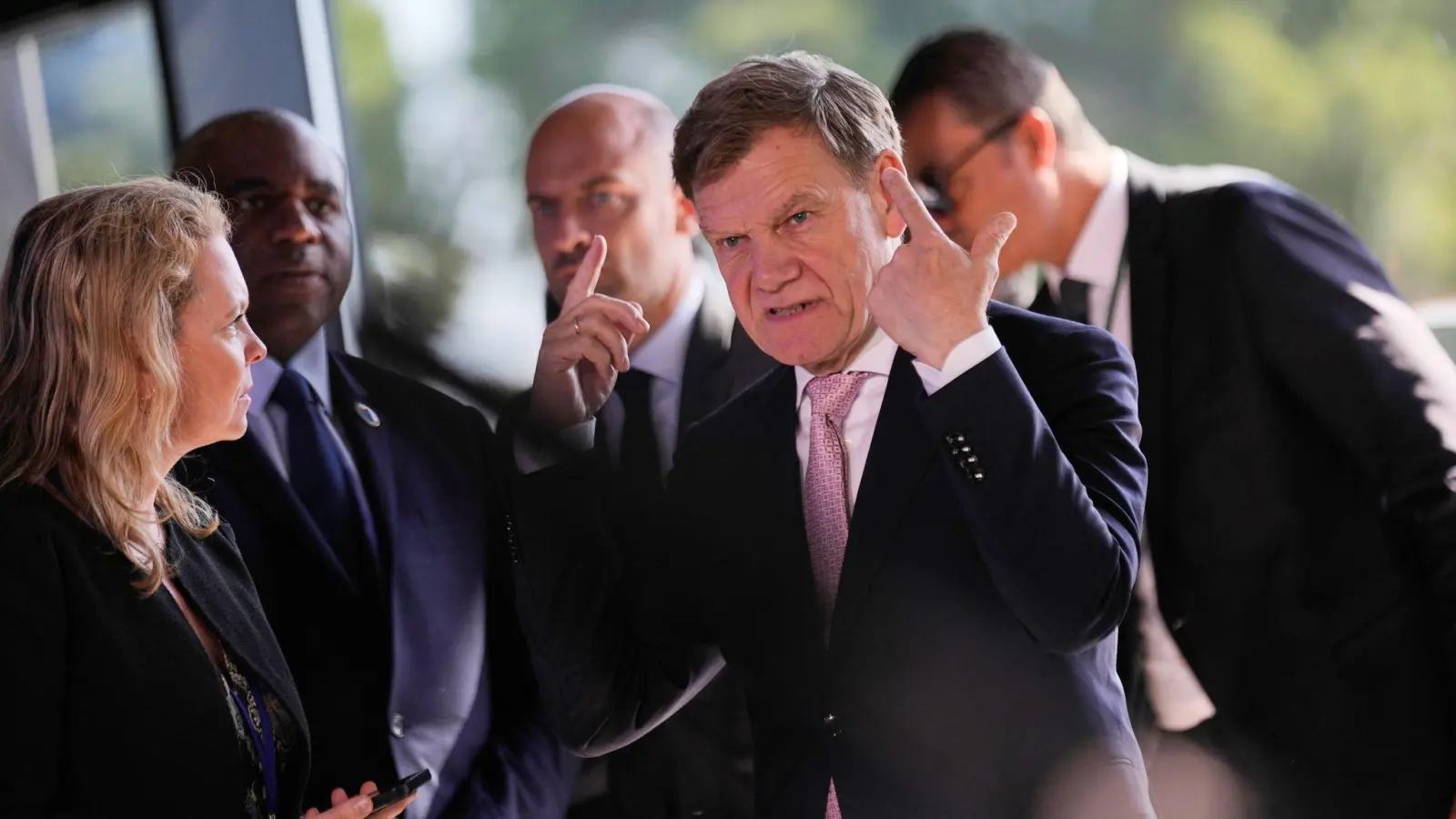 Außenminister Wadephul hat nicht nur die Opposition überrascht.  (Foto: Khalil Hamra/AP/dpa)