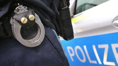 Ein 17-Jähriger ist bei einem Streit mit einem Messer schwer verletzt worden. (Symbolbild) (Foto: Karl-Josef Hildenbrand/dpa)