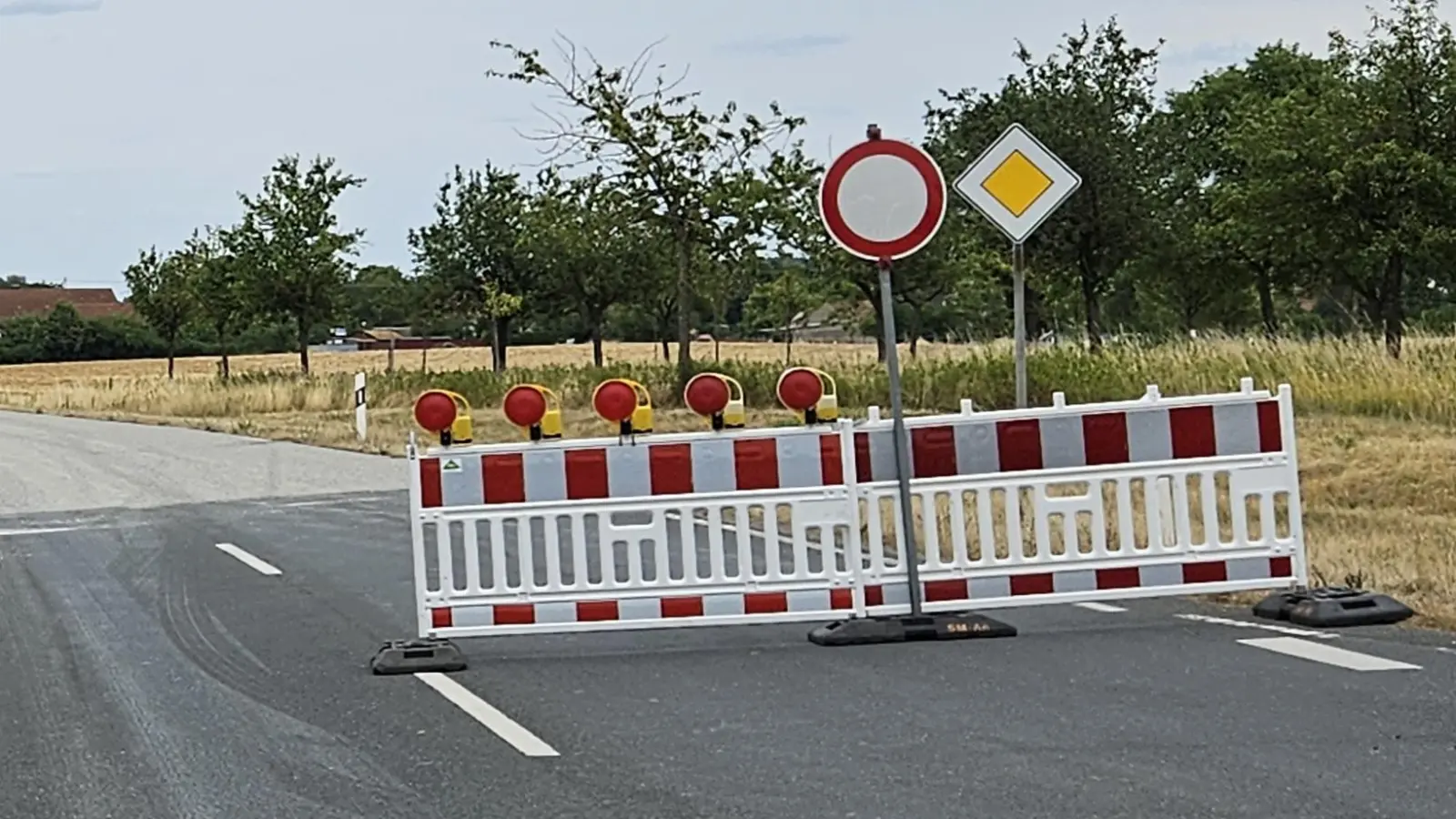 Für viele Verkehrsteilnehmer kam die eintägige Staatsstraßen-Sperrung auf der viel befahrenen Strecke zwischen Ansbach und Leutershausen überraschend. (Foto: Wolfgang Grebenhof)