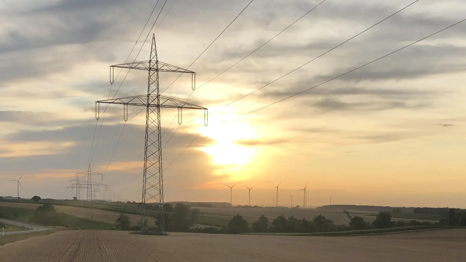 Stromtrassen bringen die Energie dahin, wo die Verbraucher sie nutzen wollen. (Symbolbild: Oliver Herbst)