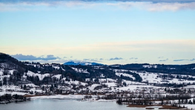 Am Sonntag soll sich in Bayern die Sonne zeigen. (Symbolbild) (Foto: Peter Kneffel/dpa)