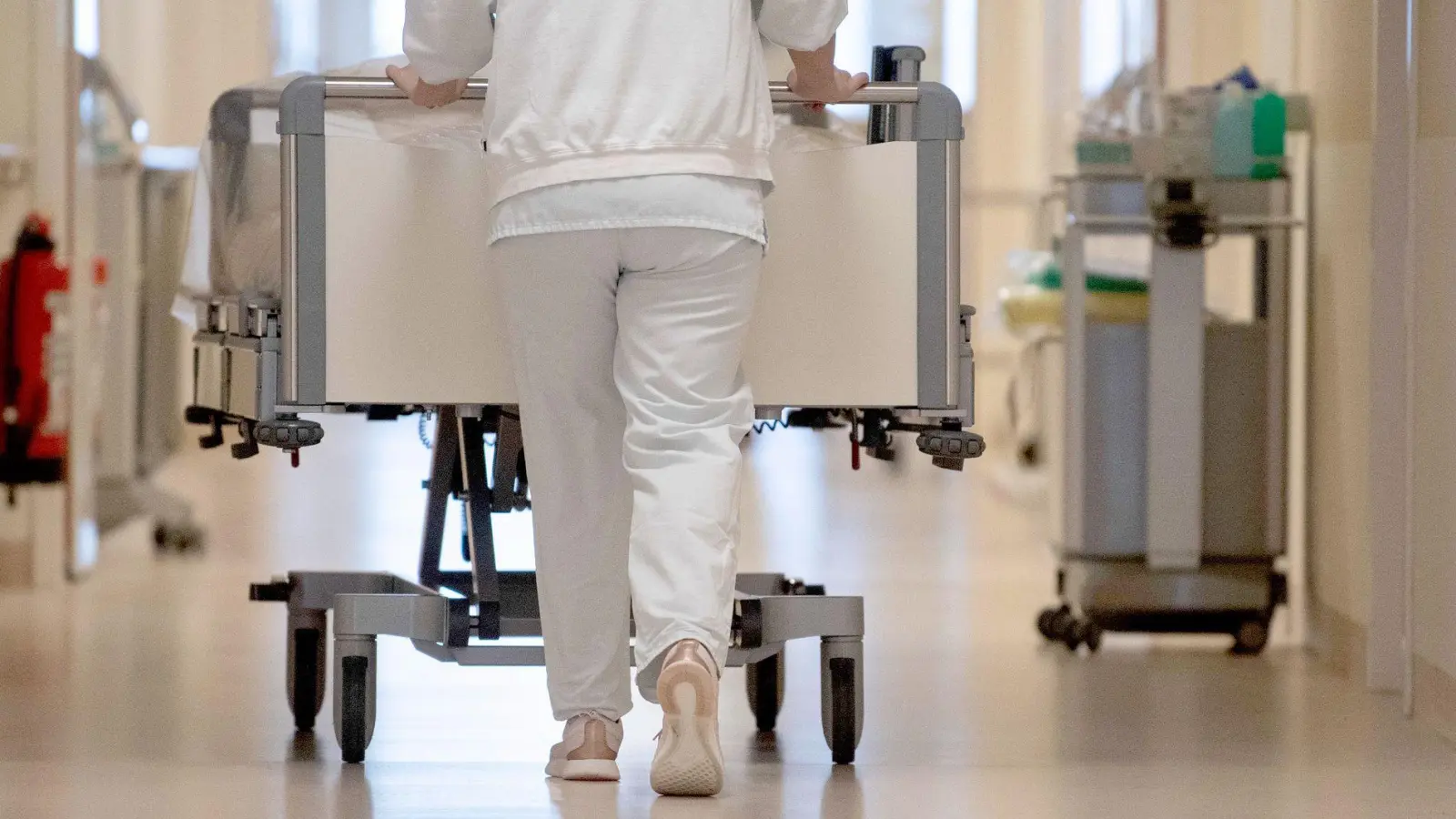 In vielen Krankenhäusern in Bayern wird gebaut und modernisiert - nun stellt die Staatsregierung zusätzliches Geld zur Verfügung. (Symbolfoto) (Foto: Marijan Murat/dpa)