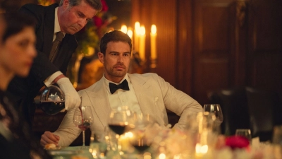 Theo James als Eddie Horniman in einer Szene der Serie „The Gentlemen“. (Handout)  (Foto: Christopher Raphael/Netflix/dpa)