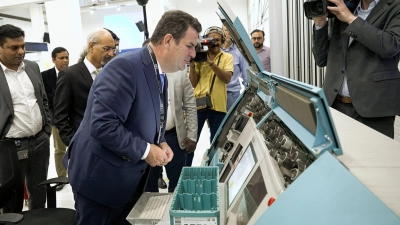 Bundesarbeitsminister Hubertus Heil besucht in Neu Delhi das deutsche Unternehmen Giesecke &amp; Devrient Information Technology, das unter anderem Geldzählmaschinen herstellt. (Foto: Christophe Gateau/dpa)