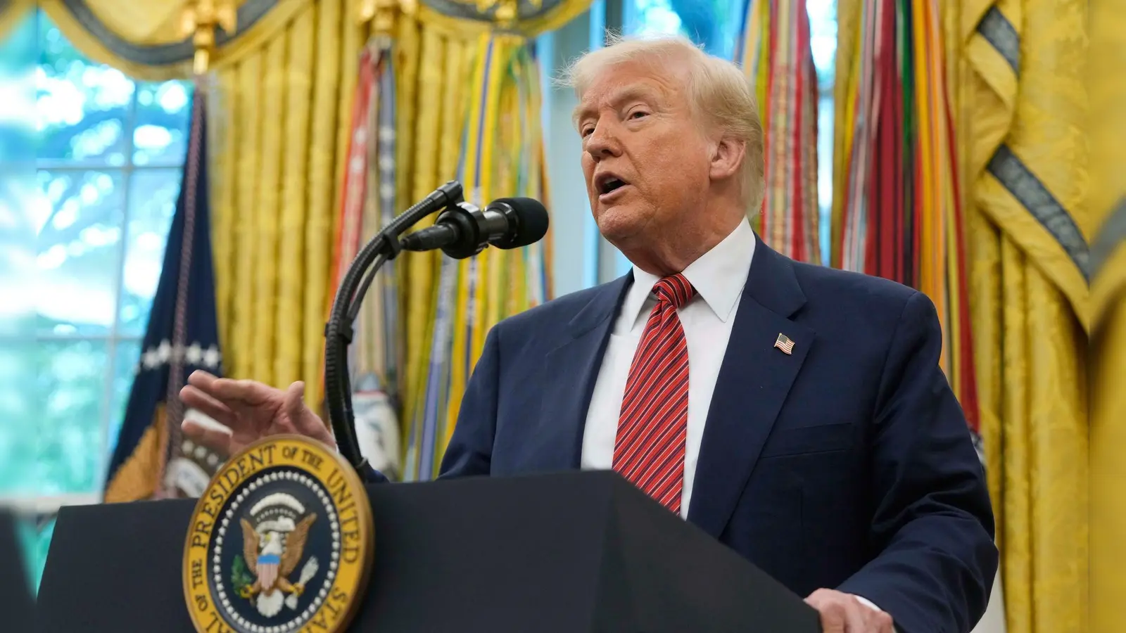 Schiebt Trump Migranten bald nach Libyen ab? (Foto: Mark Schiefelbein/AP/dpa)