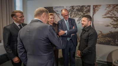Spricht vor seinem Treffen mit Trump mit europäischen Verbündeten: Der ukrainische Präsident Wolodymyr Selenskyj. (Archivbild) (Foto: Michael Kappeler/dpa)