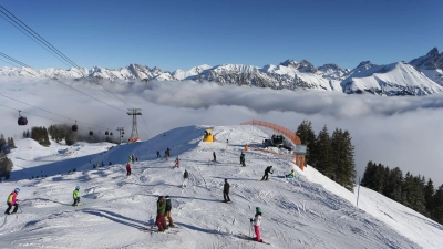 Im Skigebiet am Fellhorn im Allgäu soll ein Sessellift erneuert werden. Naturschutzverbände gehen deshalb auf die Barrikaden.  (Foto: Karl-Josef Hildenbrand/dpa)