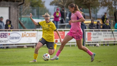 Dynamisch: Dana Keßler (links, hier mit Svenja Vöhringer) erzielte ihre ersten Treffer für Weinberg in einem Pflichtspiel.  (Foto: Markus Zahn)