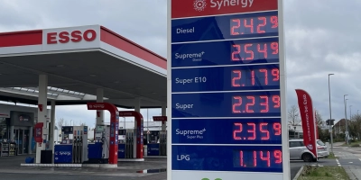 2,17 Euro kostete Super E10 am Freitagmittag bei einer Tankstelle in Bad Windsheim. (Foto: Anna Beigel)