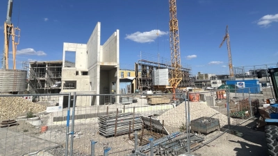 Derzeit entsteht in Herrieden ein integratives Kinderzentrum. Doch zur Ausstattung des Millionen-Projekts bestehen unterschiedliche Ansichten. Es geht ums Geld.  (Foto: Florian Pöhlmann)