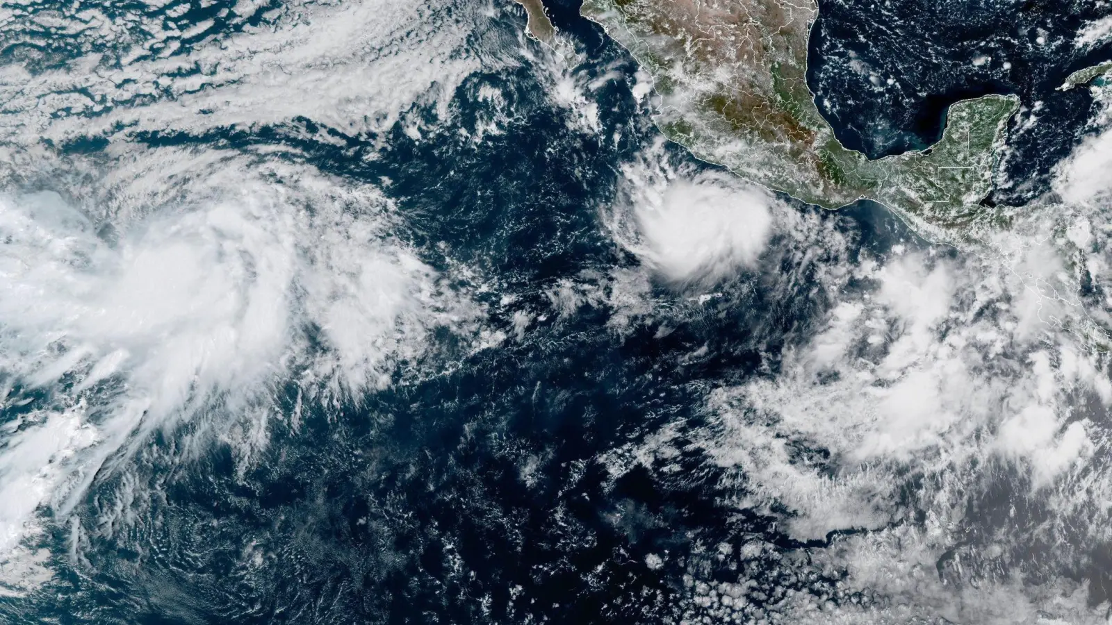 „Polo“ hat schnell die höchste Hurrikan-Stufe 5 erreicht. (Foto: Uncredited/NOAA/AP/dpa)
