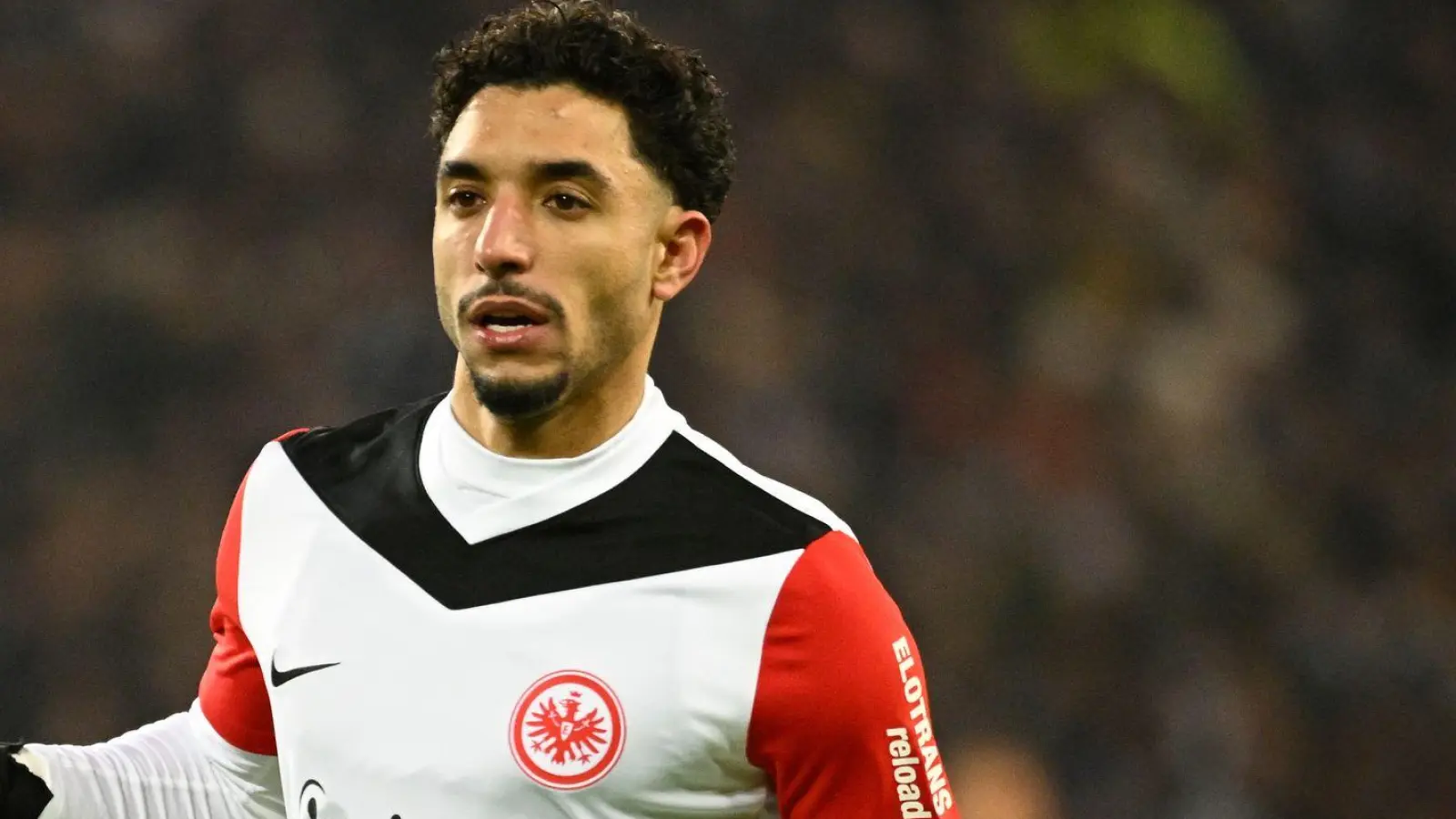 Vor dem Absprung: Eintracht Frankfurts Omar Marmoush. (Foto: Gregor Fischer/dpa)