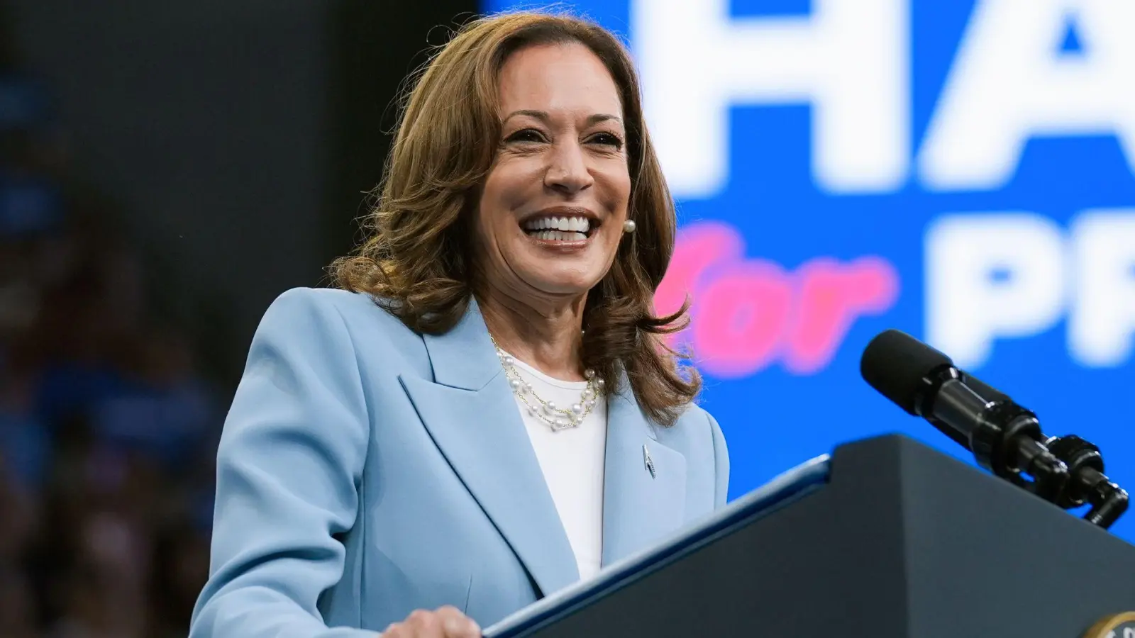 Kamala Harris hat sich die Präsidentschaftskandidatur der Demokraten gesichert und ist nun auf der Suche nach einem Vize. (Foto: John Bazemore/AP/dpa)