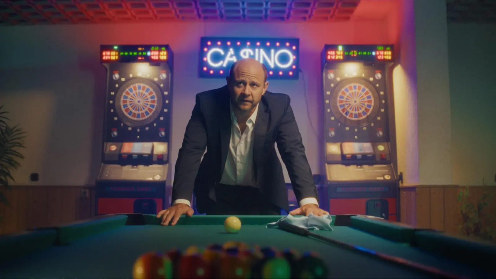 Die Szene ist aus dem Kurzfilm „Das Pitch Paradoxon“ von Nils Arbes. Die 15-minütige Sitcom ist am Wochenende beim 37. Mittelfränkischen Jugendfilmfestival in Nürnberg zu sehen. (Foto: Leo Zirlik)