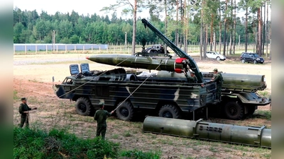 Das Militär in Belarus verstärkt Truppen an der Grenze zur Ukraine. (Archivbild) (Foto: Uncredited/AP/Belarusian Defense Ministry via VOENTV/dpa)